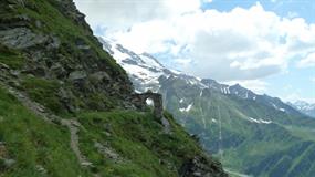 11 Le porche vers le chemin en balcon 11 Le porche vers le chemin en balcon